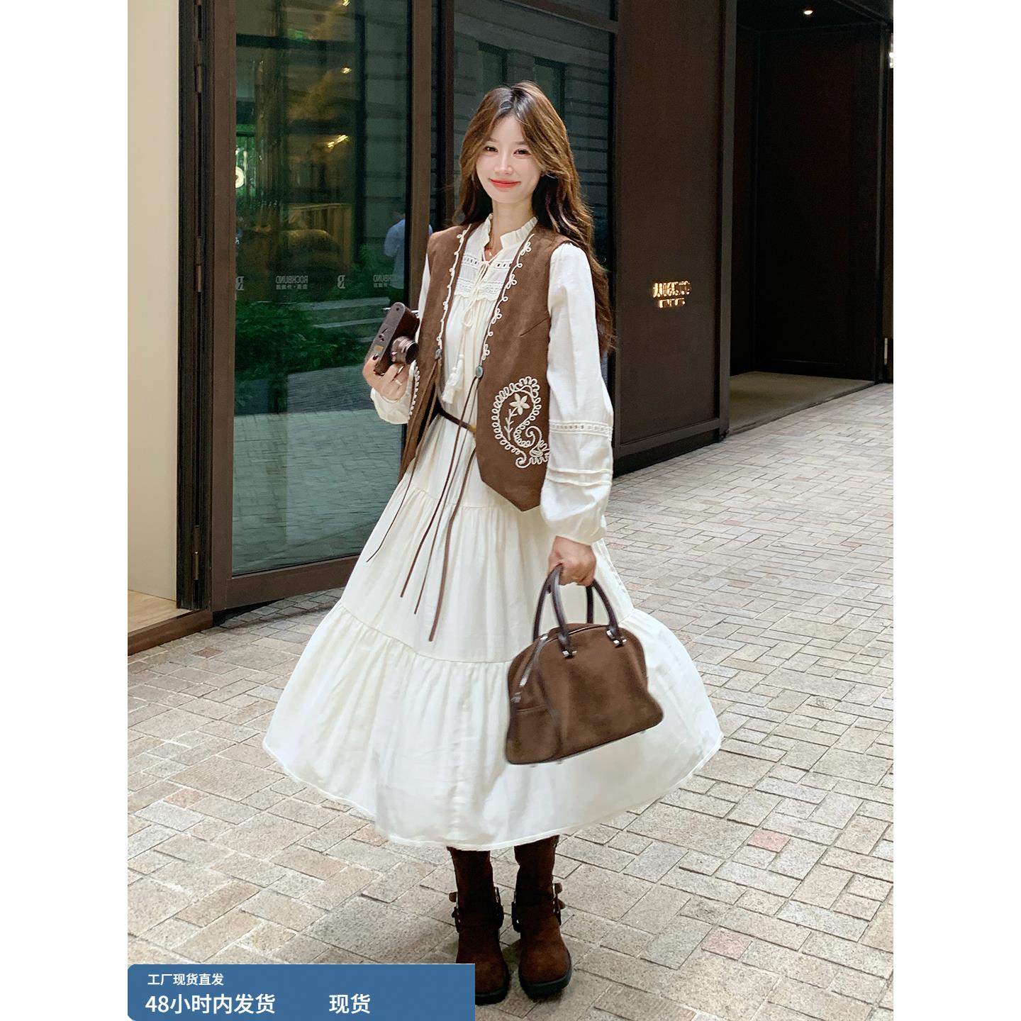 米白色连衣裙马甲两件套女2025年秋季新款时尚绝美设计感减龄套装