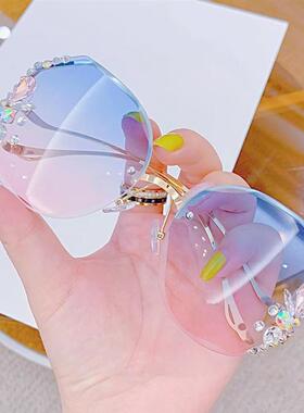 2025新款镶钻太阳镜女级感时尚墨镜防紫外线眼镜个性街拍遮阳镜