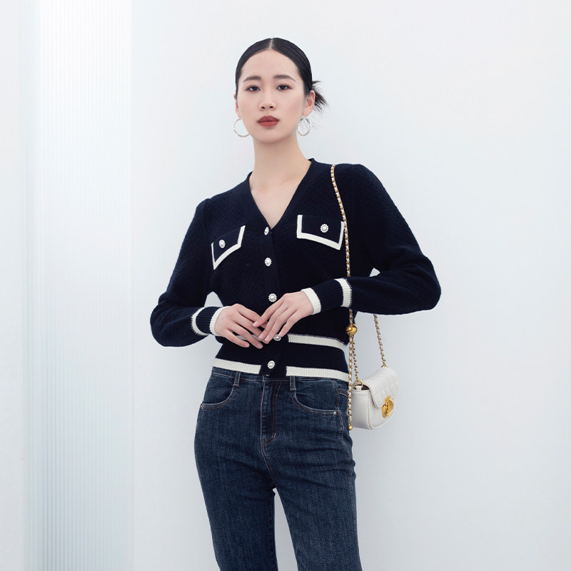 诗梦女装秋季藏青色V领撞色边羊毛针织衫柔软亲肤小香风外套