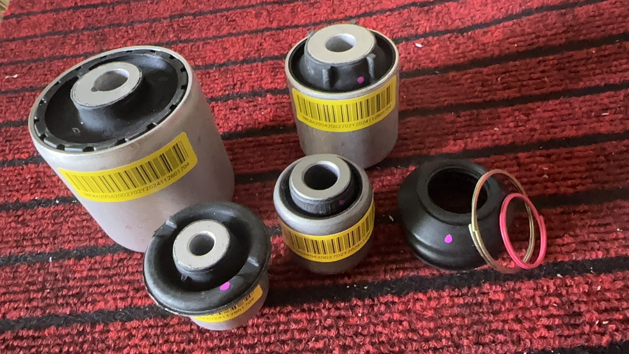 适用于宝马 6系 7系 E63 E64 E65 E66下支臂胶套球头防尘套