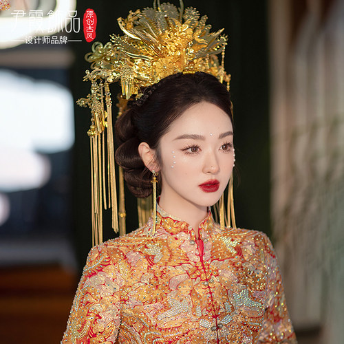 尹霞中式奢华婚礼新娘金色凤冠