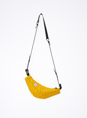 2026春夏新款小众设计香蕉造型斜挎手机包户外小包耐磨轻便速干包