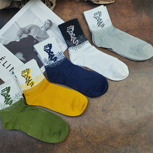 袜子 个性 数量不多 袜青少年男孩运动袜纯棉中筒男袜字母款 四季