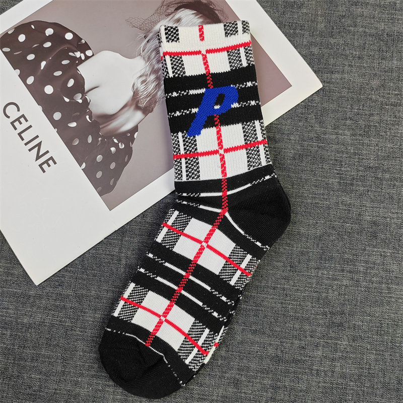 外贸单 个性格子潮袜女中筒纯棉女袜 上脚漂亮的好看袜子