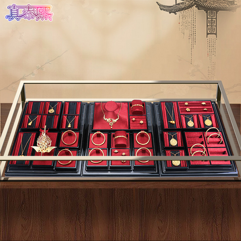 老铺黄金展示吊坠手镯耳环展示道具烤漆绸缎新中式古法金展示架