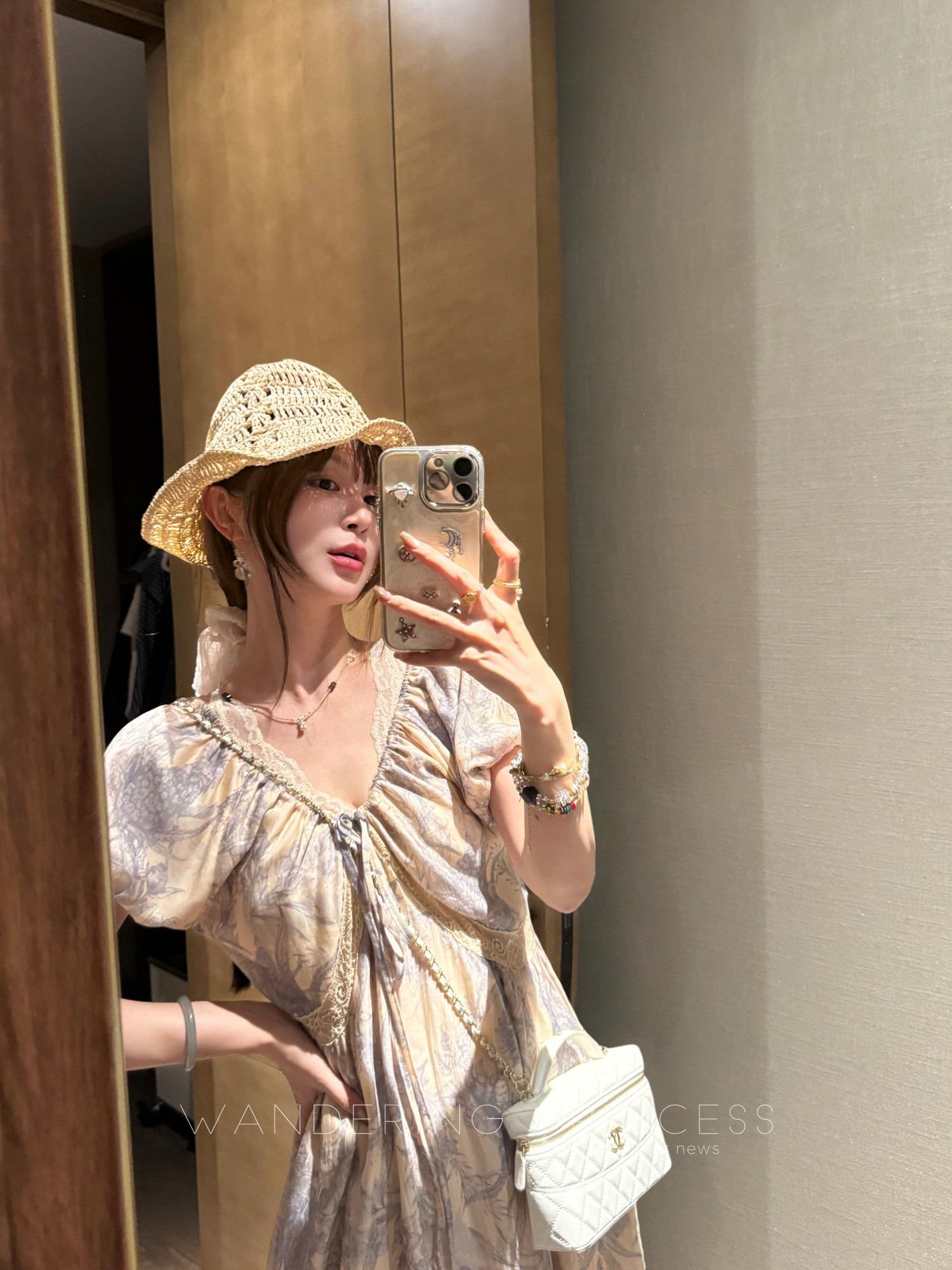 Qian Meixi Tencel fried Color Синее платье с цветочным рисунком и V-образным вырезом, летнее кружевное платье с французскими пышными рукавами для кофе-брейка Изображение 1