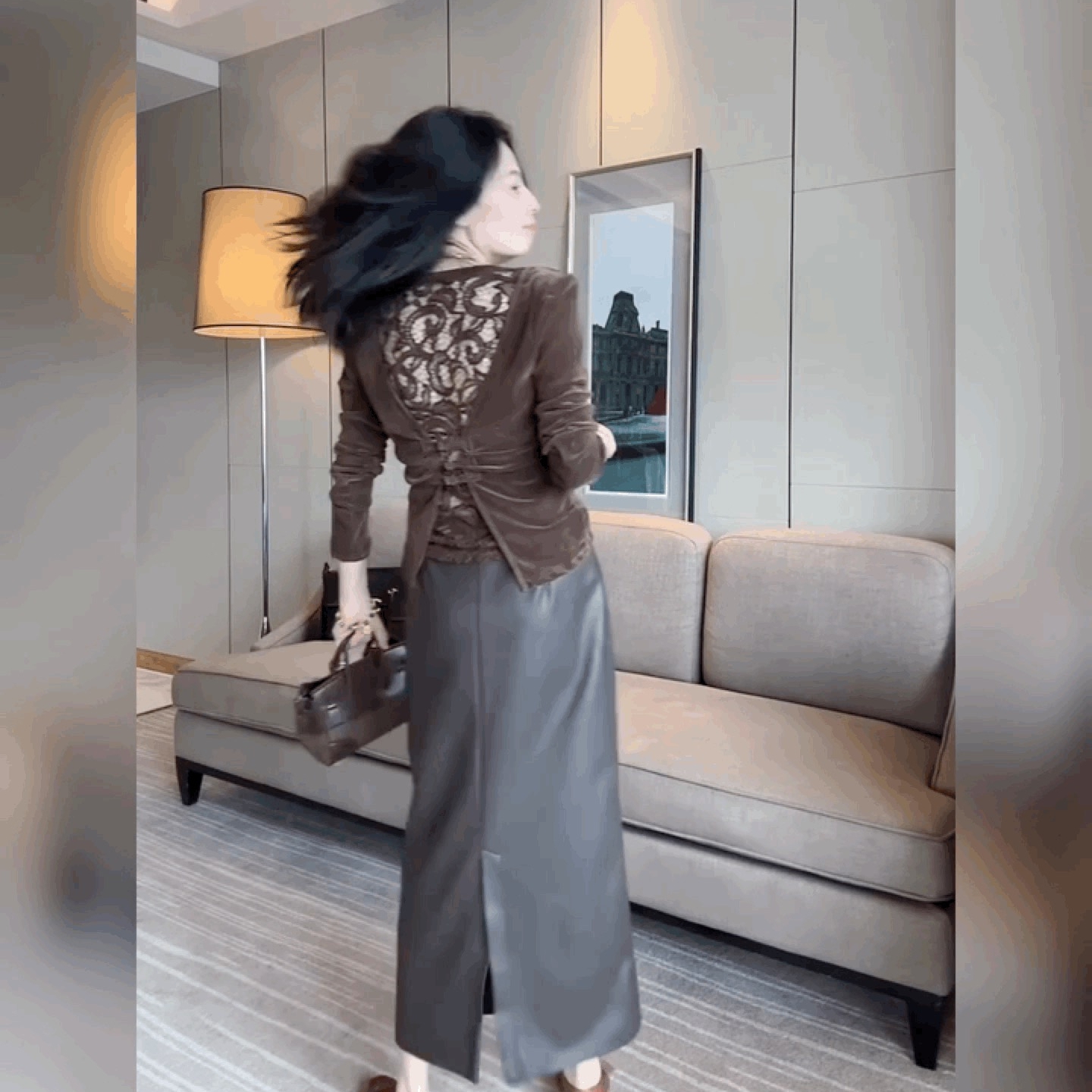 轻奢高品质丝绒黑色圆领上衣女