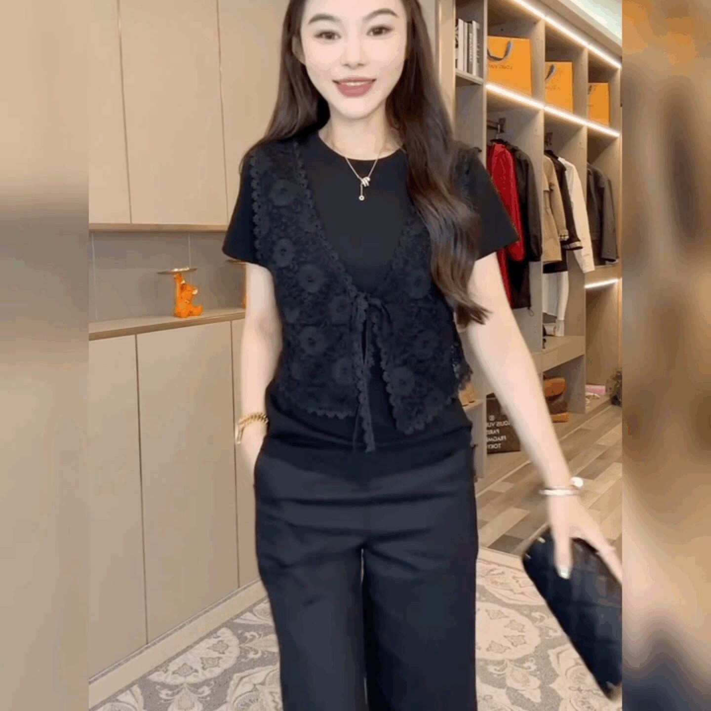 修身轻奢打底小衫圆领黑色法式上衣蕾丝马甲拼接假两件短袖T恤女