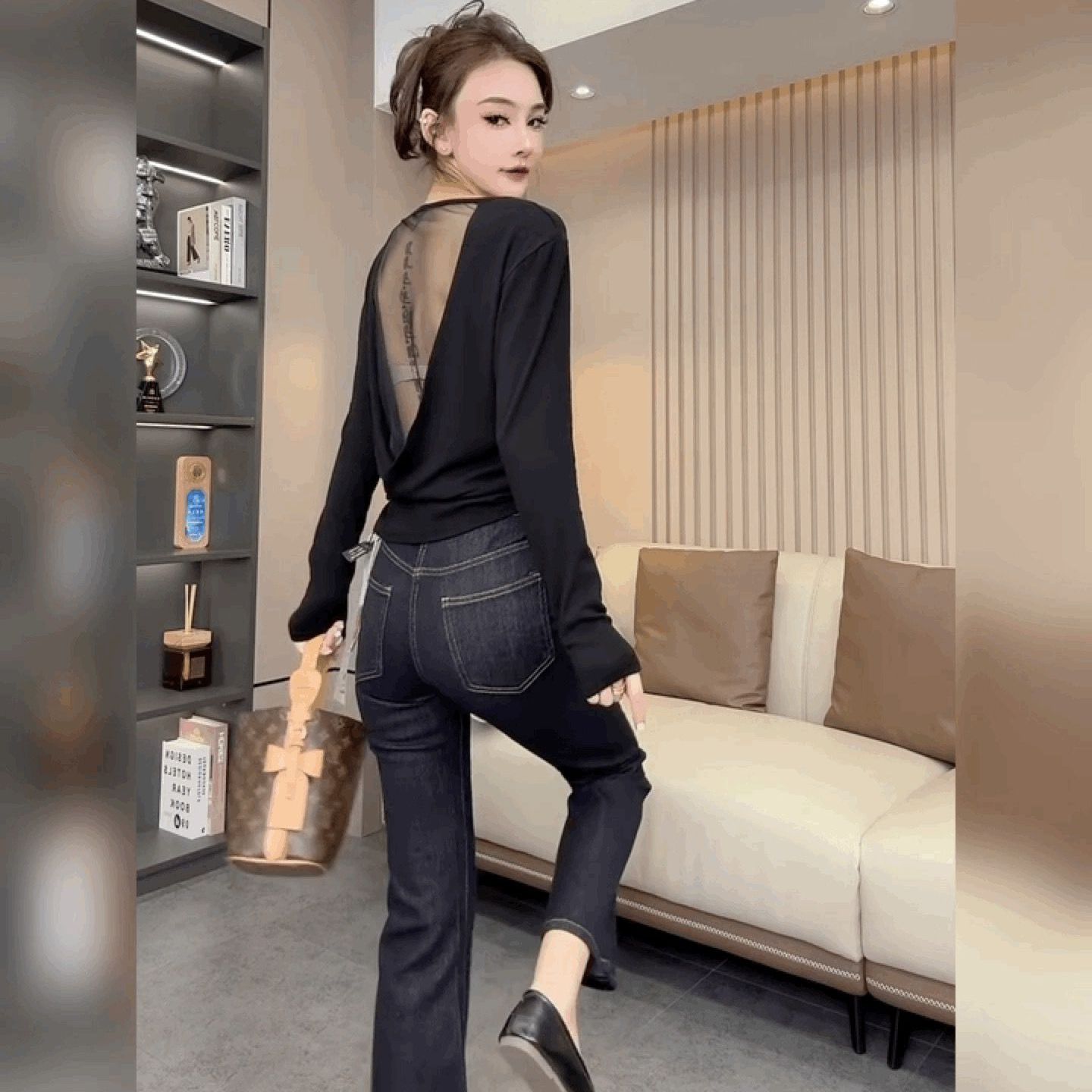 设计感辣妹后背蕾丝镂空T恤女设计感打底衫法式长袖圆领黑色上衣