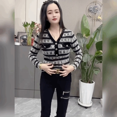 黑色蕾丝磨毛拼接丝绒上衣