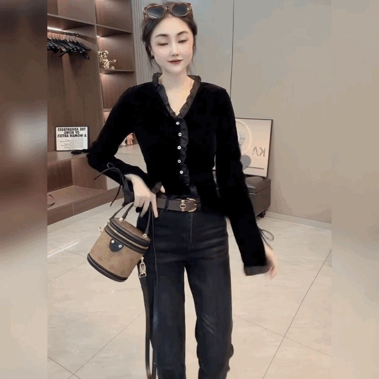 时尚雪纺拼接丝绒v领打底衫女喇叭袖长袖t恤衬衫法式丝绒黑色上衣