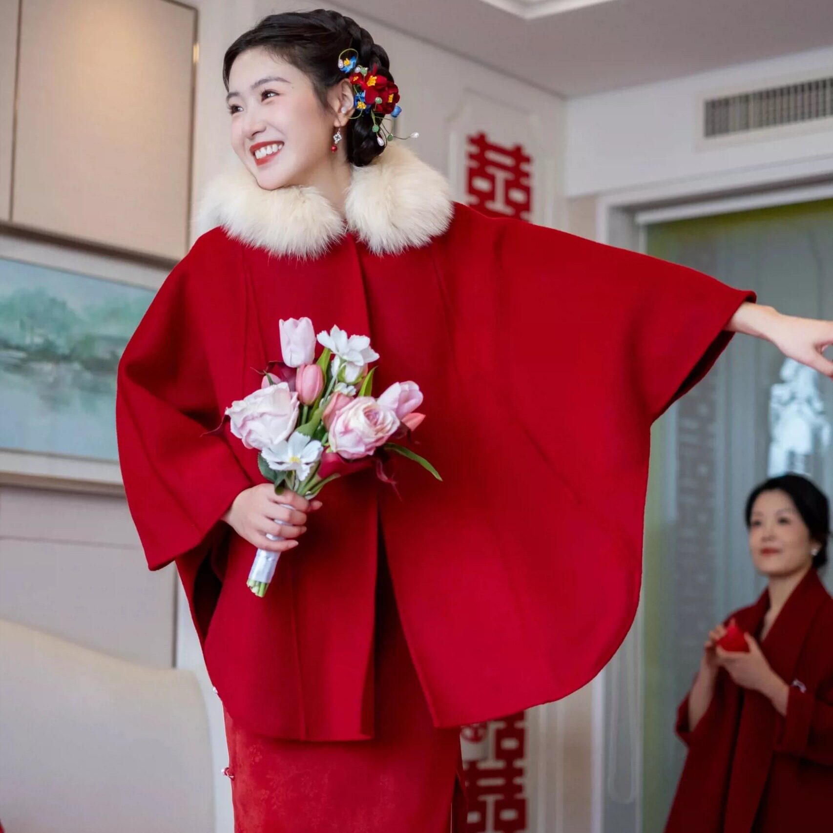 红色呢大衣毛呢外套婚服斗篷女冬短款新娘结婚新中式毛领过年