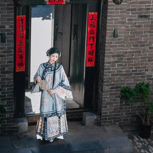 清汉女婉晴浅蓝满绣上衣晋商少奶奶鳖衣重工立领斜襟格格服大小姐