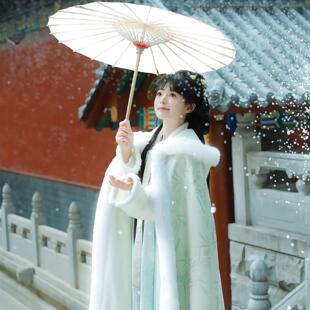 汉服连帽斗篷女冬季款加绒加厚保暖披风日常通勤可穿毛绒提花竹子