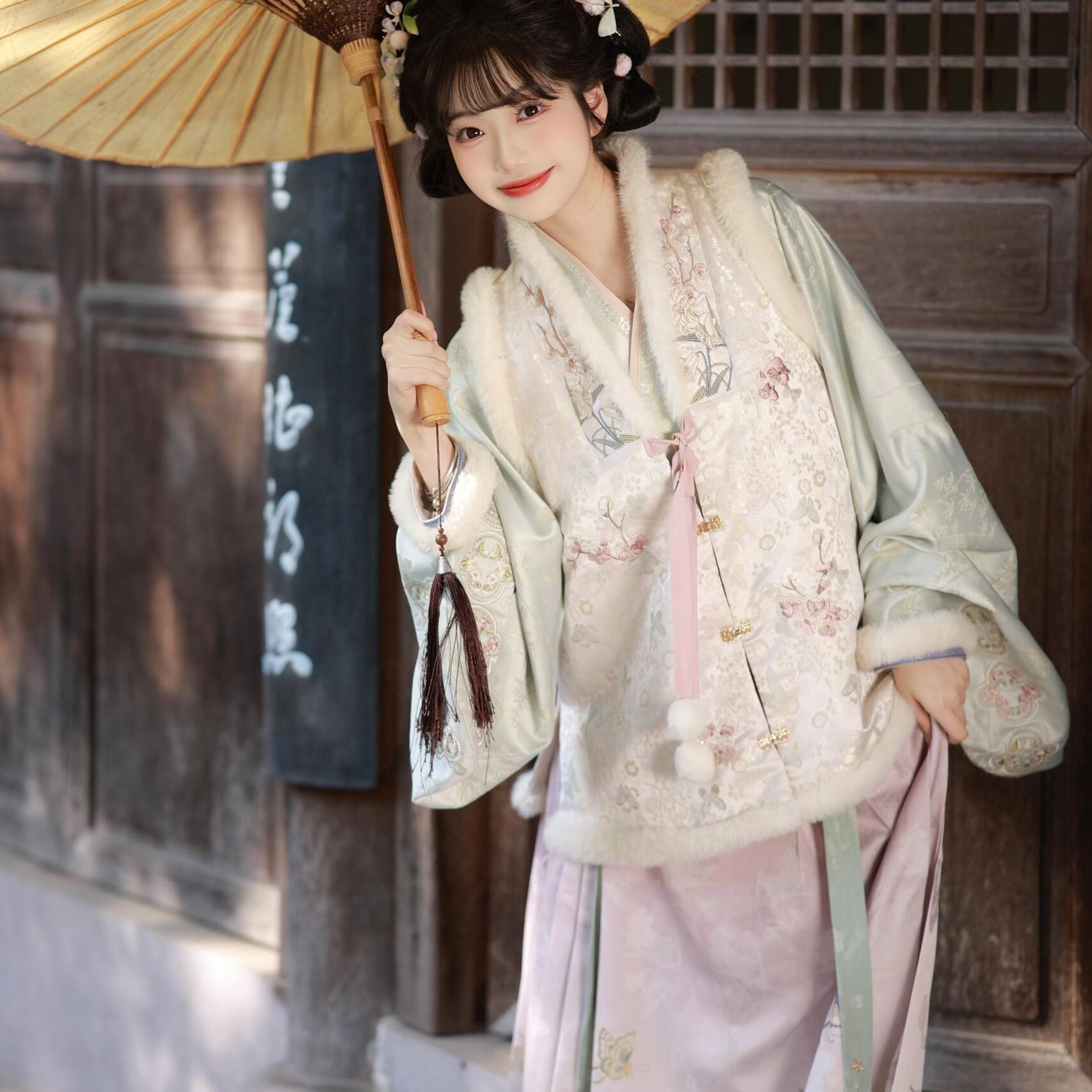 新中式冬汉服，绒暖雅致显国风