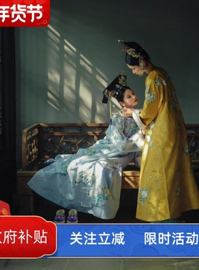 清汉女宫廷风刺绣圆领贵妃旗袍中式黄色格格服长袍少奶奶重工吉服