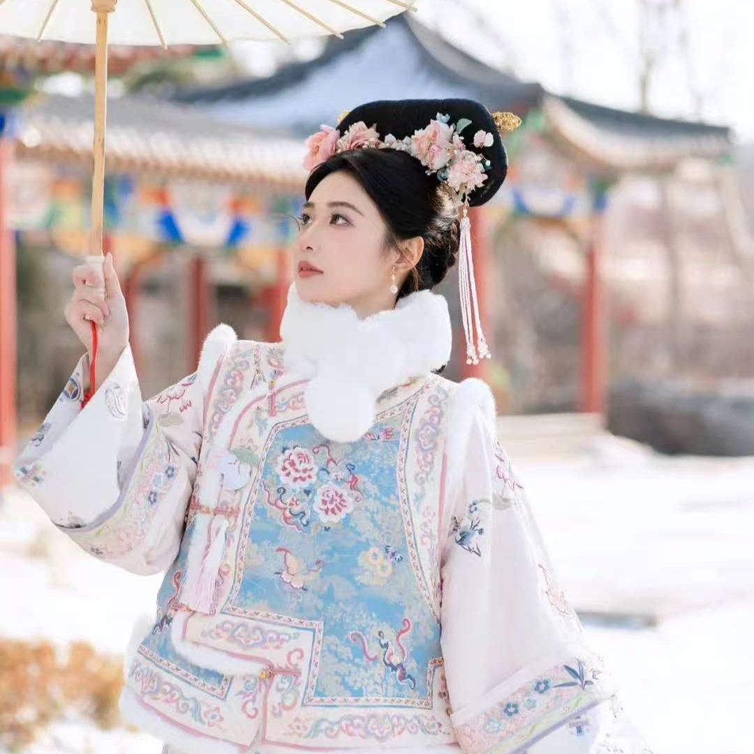 清朝宫廷风格格服送围脖