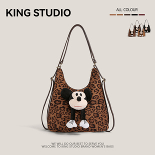 豹纹大容量双肩包女2025新款 潮可爱米奇毛绒公仔包百搭通勤托特包