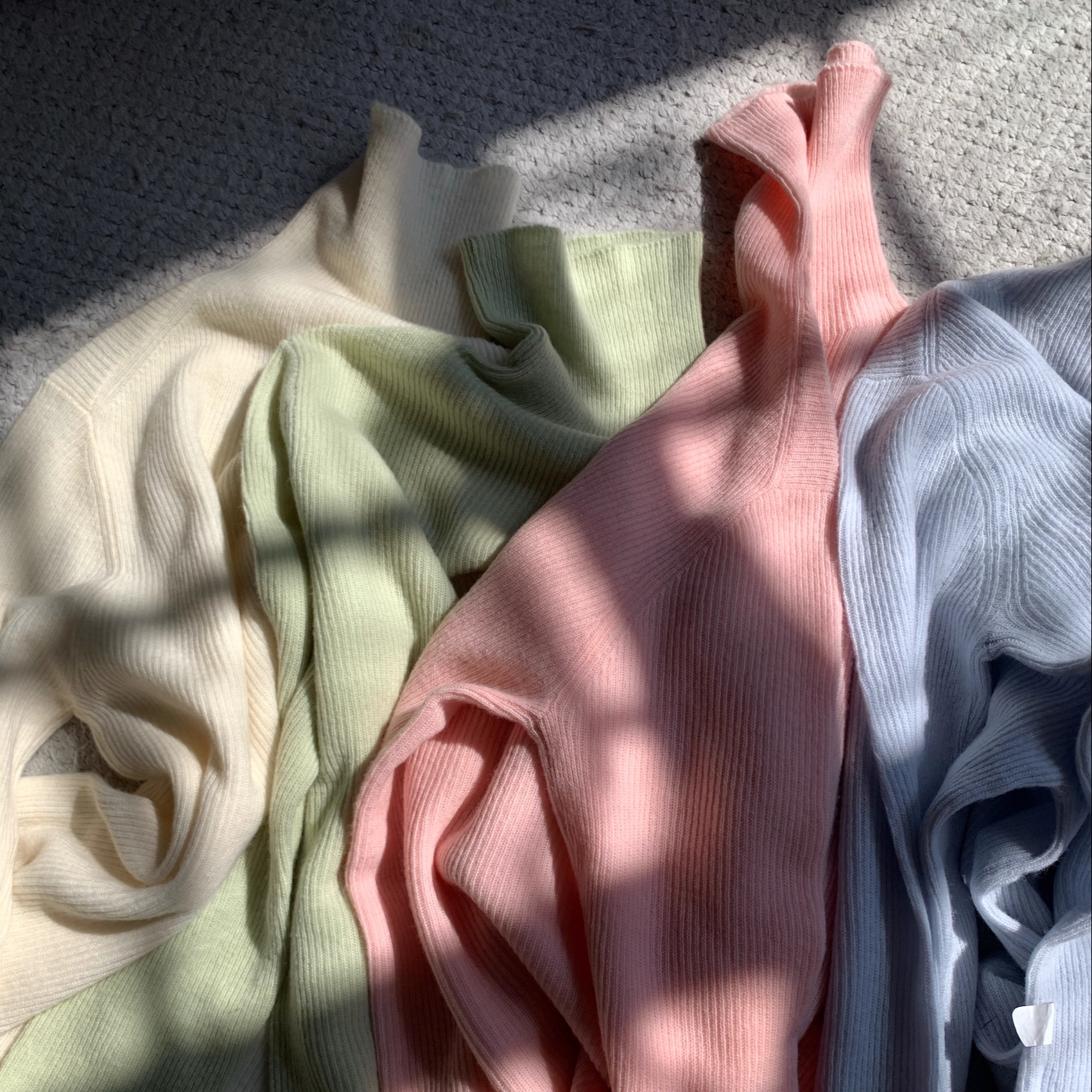 岛知道《糖果绵羊》羊毛四色入清甜味多色套头打底衫