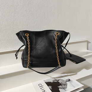 羊皮抽绳福袋水桶包女2025新款大容量单肩腋下包真皮链条托特包软