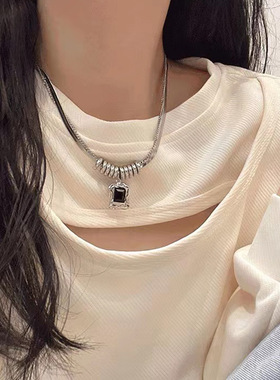 个性潮流黑色方块圆环锁骨链甜酷辣妹小众高级设计蛇骨链网红项链