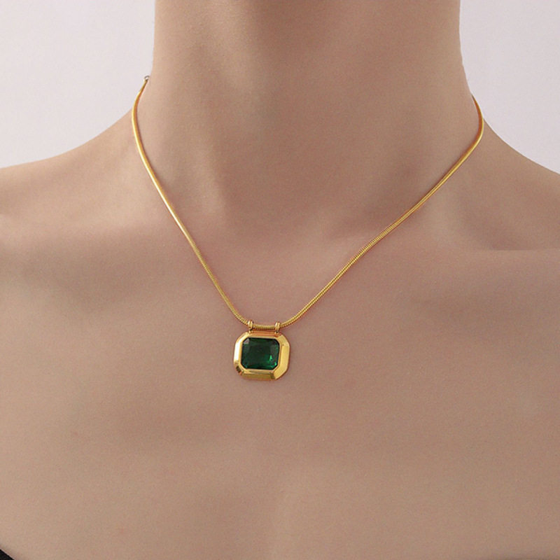 欧美祖母绿吊坠项链女小众轻奢镀18k金高级感秋冬复古毛衣锁骨链