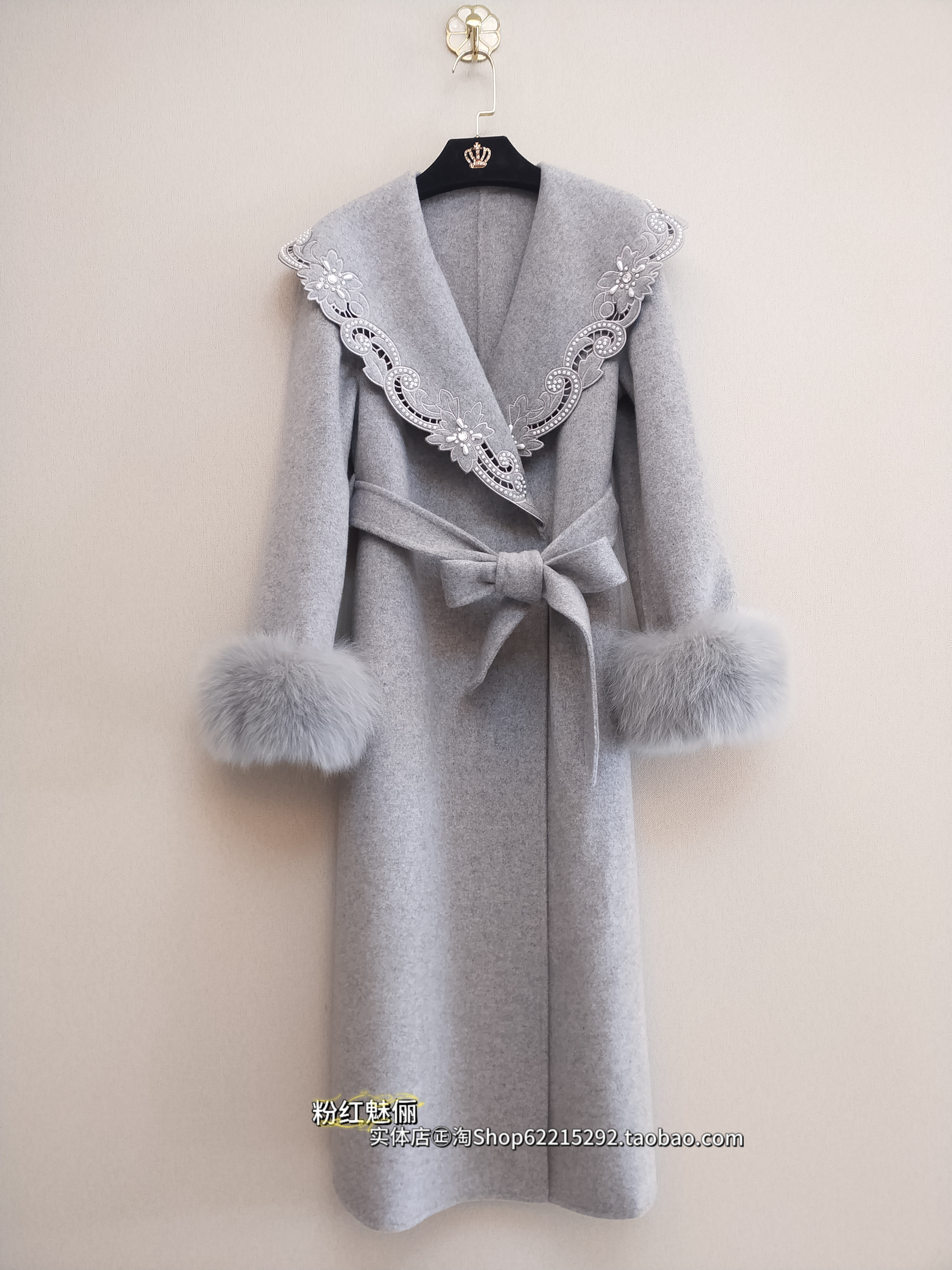 欧洲站12月7日实体店㊣2025重工钉珠狐狸毛澳洲羊绒双面羊绒大衣,女装/女士精品,毛呢外套,淘宝优惠券,粉丝福利购,淘宝优惠卷