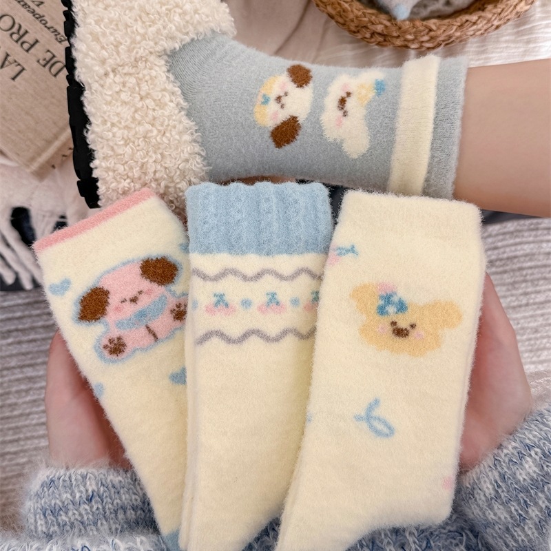 可爱犯规 秋冬澳绒卡通狗爱心堆堆袜子女加厚保暖居家地板睡眠袜