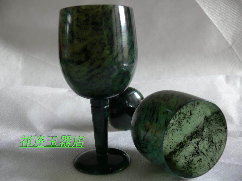 正品酒泉夜光杯敦煌特产天然墨玉磁性红酒杯啤酒杯玉杯家用高脚杯