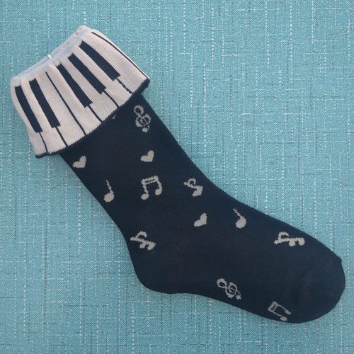 销售男女5-7岁23－26码7-9岁27－30码棉质音符图案可反口中筒袜子