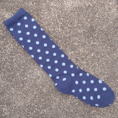 销售女34-36码棉质圆点图案中筒袜子