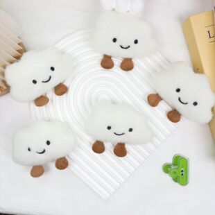 可爱白色云朵毛绒胸针充棉公仔卡通云朵胸针配件挡风帘玩偶批发