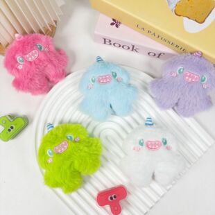 卡通毛绒独角兽小怪兽可爱公仔胸针日系情侣公仔玩偶装饰挂件配饰