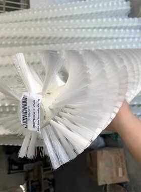 跨境供应光伏太阳能面板清洗除尘刷辊尼龙丝螺旋缠绕毛刷辊