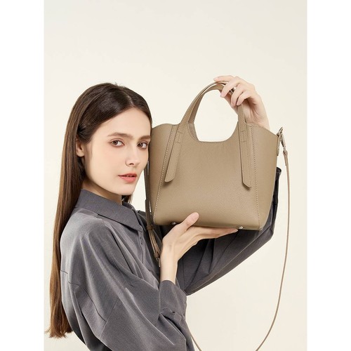 官方正品真皮包包2025新款通勤女包送妈妈包高级感大气手提包单肩