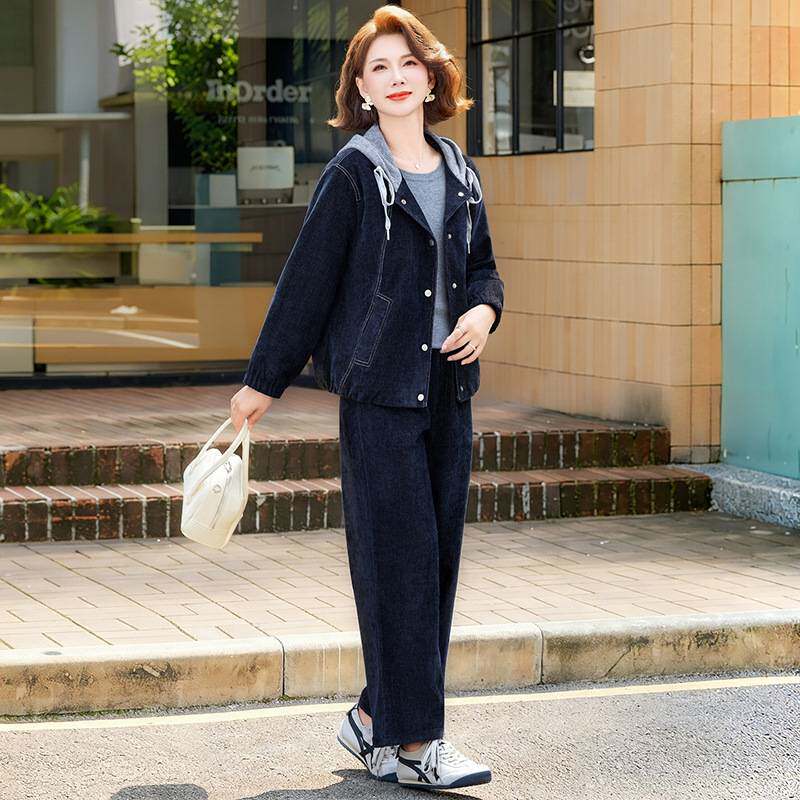 官方正品中年妈妈减龄休闲运动套装五十多岁中老年女装秋季外套长