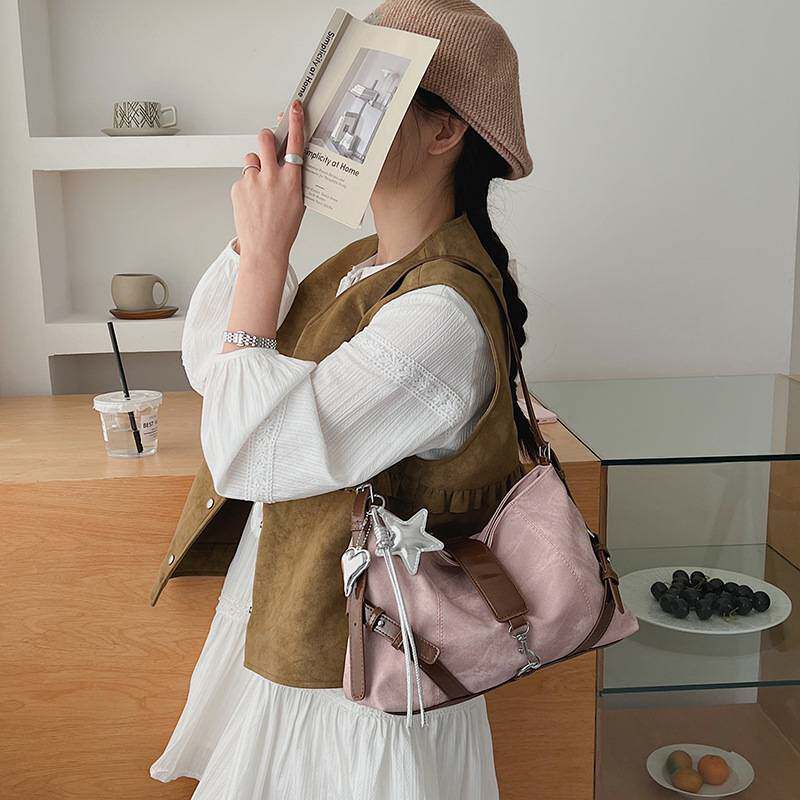 官方正品美拉德复古机车腋下包2026新款女百搭百搭时尚通勤休闲单