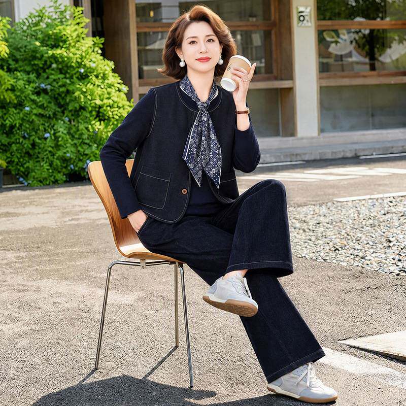 官方正品妈妈春秋装气质牛仔三件套新款中老年女装时尚马甲上衣高