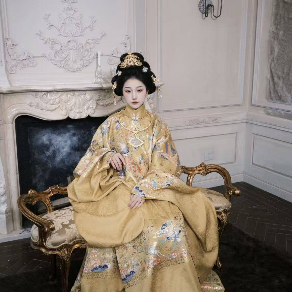 宫廷风明制立领织金汉服上衣