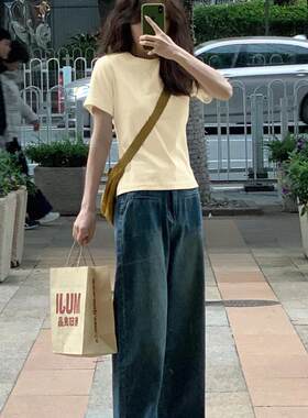 嫩黄色正肩短袖t恤女夏季新款纯棉修身收腰纯色法式设计绝美上衣
