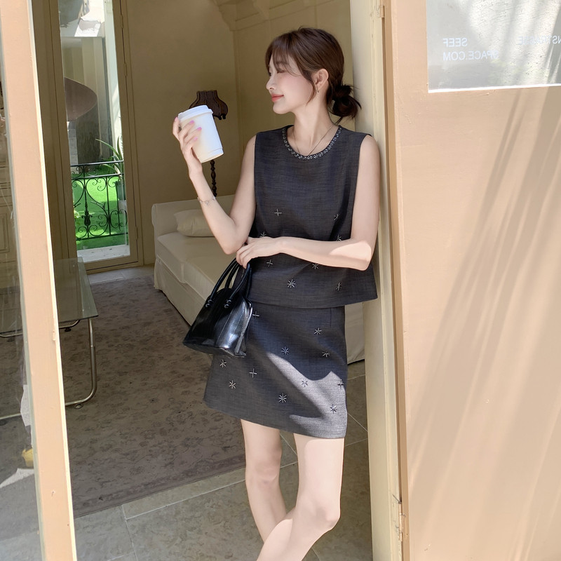 灰色轻法式复古小个子穿搭刺绣套装裙女夏季新款背心半身裙两件套,女装套装/套裙,浙宝131