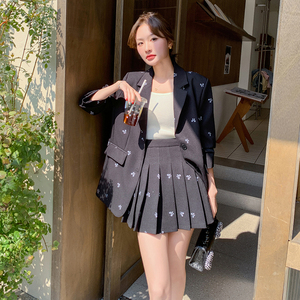 黑色高级感蝴蝶印花西装套装女2025春季新款气质时尚百褶裙两件套图片