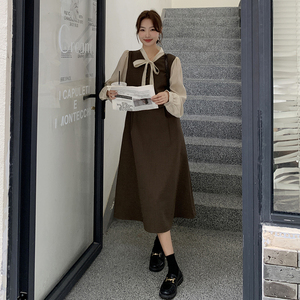 气质通勤穿搭咖色蝴蝶结连衣裙女春2025新款千金高级感假两件裙子图片