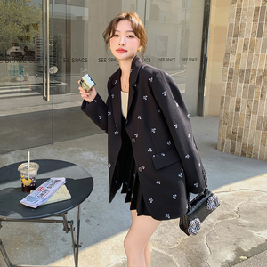 黑色高级感蝴蝶印花西装套装女2025春季新款气质时尚百褶裙两件套,女装套装/套裙,象礼