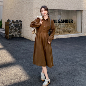 卡其色复古马甲连衣裙女2024年秋季新款法式设计感长裙图片