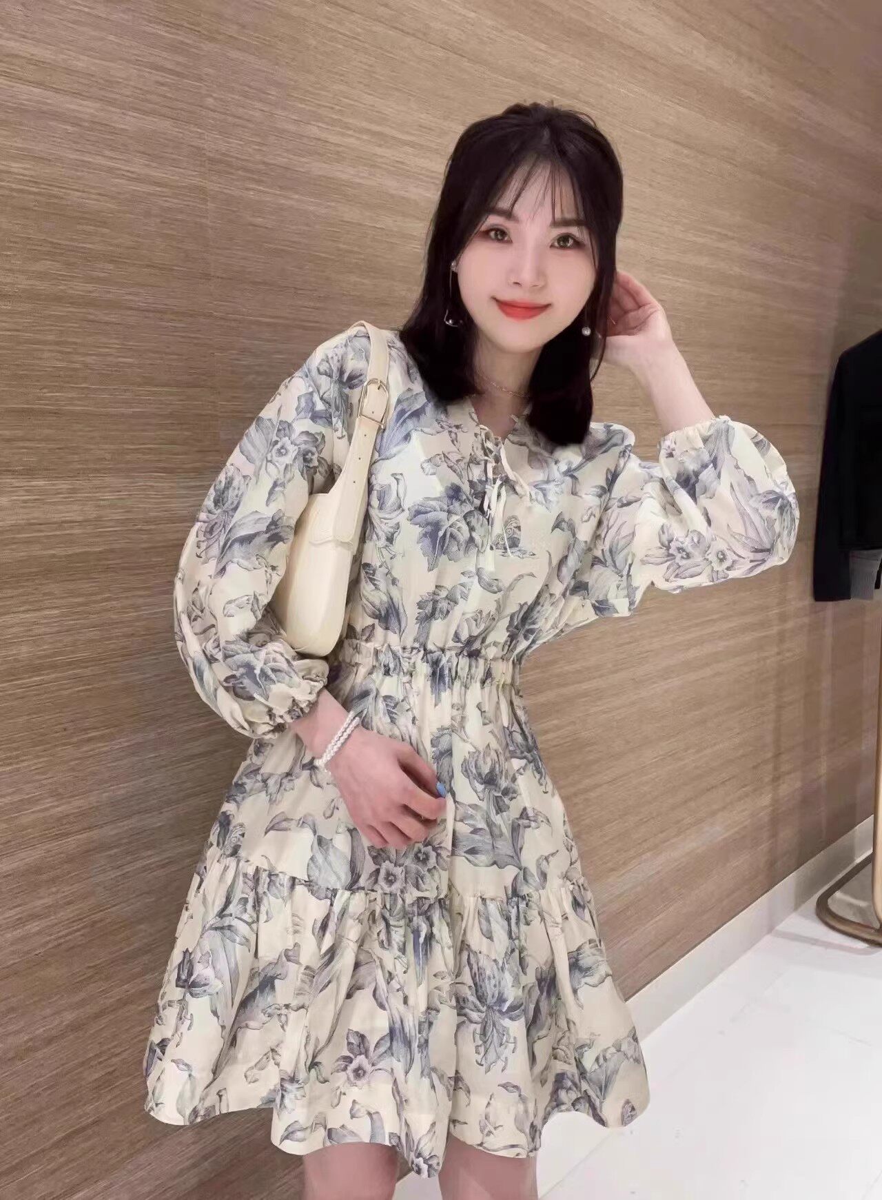 2024春夏新款女装碎花V领收腰短款蛋糕裙连衣裙SFPRO03571