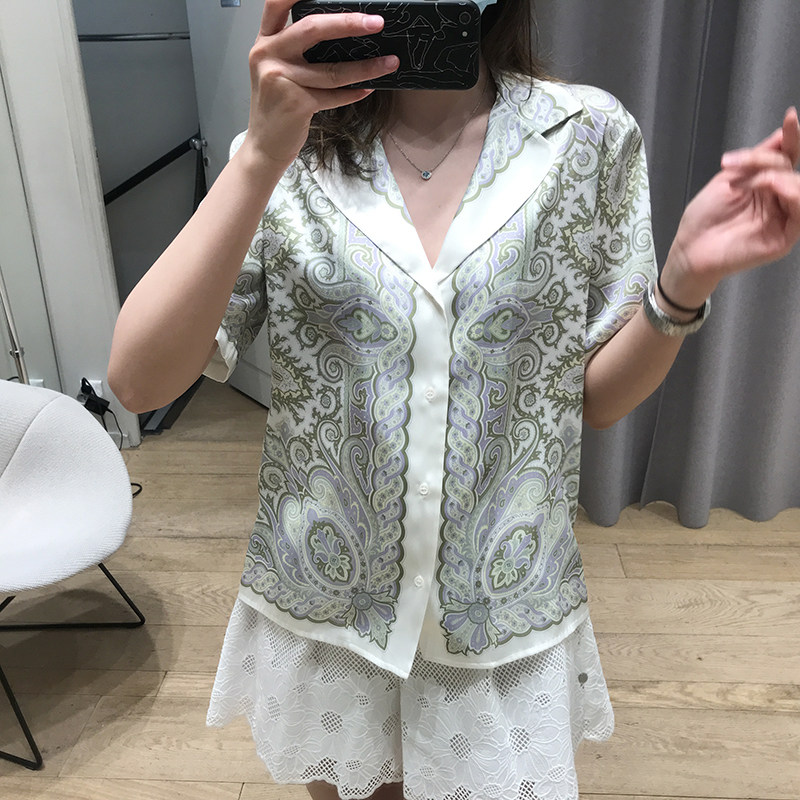 印花睡衣风西装领短袖衬衫