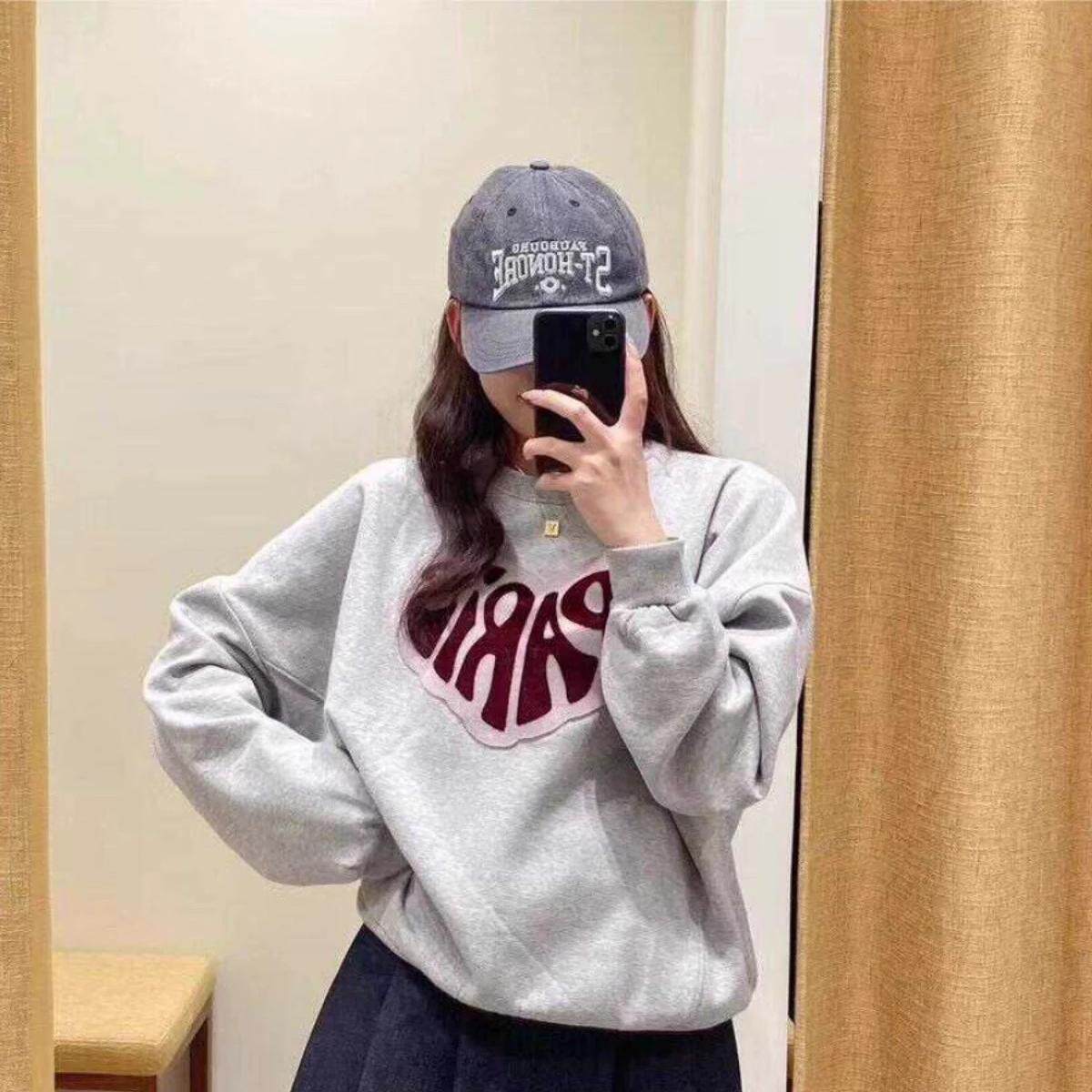 宽松印花灰色圆领套头卫衣