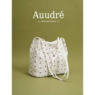 天锚国际简约休闲大容量包包女2026新款时尚外出上班通勤单肩托托