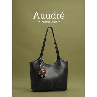 天锚国际简约覆古大容量包包女式2026新款春夏百搭通勤单肩包托托